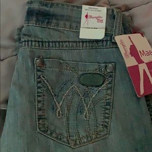 NWT Wrangler Mae Jeans